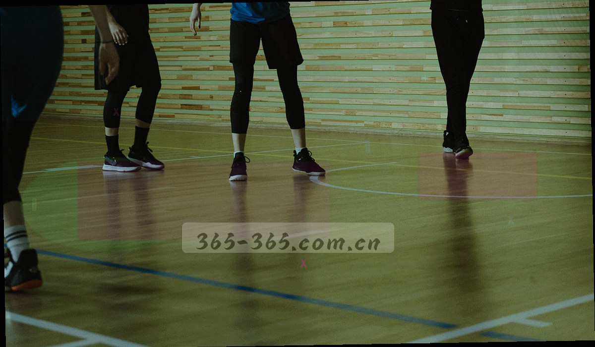 抽象流程轨迹线框封面，多条路径在中心汇合并分出支线，右下角标注当前版本
